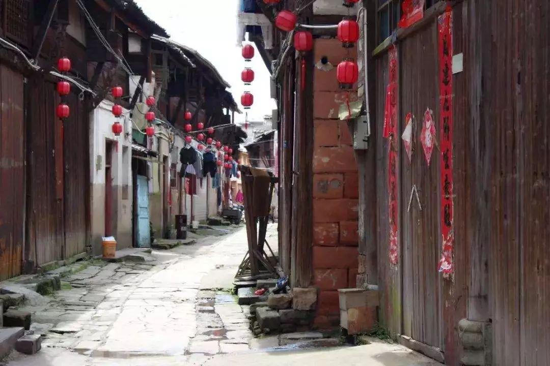 河谷冒险逃生